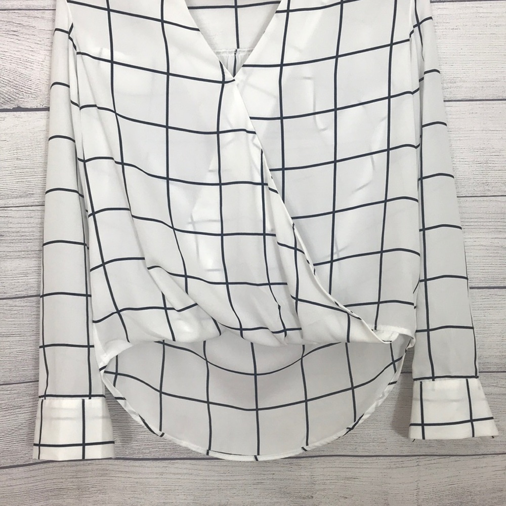 🌸The Limited Black & White Long-sleeve Blouse - Picture 2 of 5